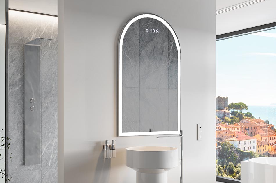 Oregelbundet spegel med mjukt omgivningsbelysning för eleganta interiörer | ARTFORMA