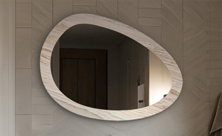 Speglar i en stenram