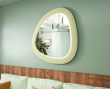 LED-spegel med oregelbunden form och lackad MDF-ram L308