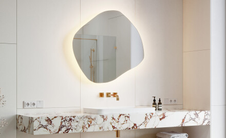 LED Badrumsspegel med oregelbunden form R221